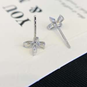 Pendientes de Diamantes Cultivados en Laboratorio de 0.80ctw, Color EF, Claridad VS, Diseño Floral en Forma de Pera y Marquesa - Product Image 3