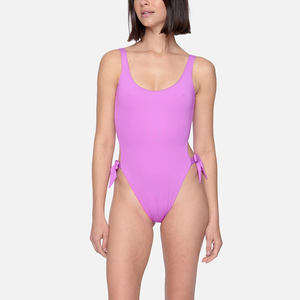 Maillot de bain de sport pour femmes - Conception personnalisée en spandex/polyester, séchage rapide et respirant - Product Image 4