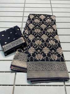 Sari blanc en soie Khadi traditionnel indien élégant et exclusif pour les mariages tenue de fête pour les femmes de la boutique indienne - Product Image 4