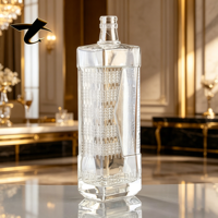 Bouteille de liqueur en verre personnalisée de 700 ml avec ligne verticale et surface pour décalcomanie, idéale pour la vodka, le gin, le whisky et les spiritueux