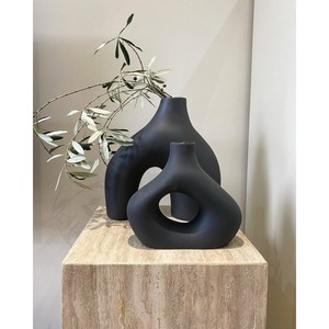 Florero de cerámica negro mate simple para decoración de oficina y sala de estar a la venta para regalar - Product Image 4