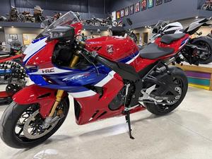 ขายประมูลรถมอเตอร์ไซค์ใหม่ CBR1000RR-R Fireblades SP ปี 2026 ความเร็วสูงสุดมากกว่า 80 กม./ชม. กำลังไฟ 1001-2000 วัตต์ พร้อมเงินดาวน์ - Product Image 1