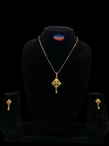 Collier en laiton à la mode Montana Micro-Set en cuivre plaqué laiton Pierre naturelle Coeur Classique Pendentif Notre-Dame pour femme - Product Image 5