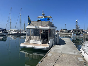 B-e-n-e-t-e-a-u S-w-i-f-t T-r-a-w-l-e-r 41 F-l-y - Product Image 3