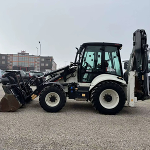 Chargeuse-pelleteuse compacte HIDROMEK HMK102B d'occasion de qualité, remorquable, avec moteur et composants principaux neufs en stock - Product Image 1