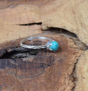 Anillo minimalista de plata 925, bisel de piedras preciosas turquesas redondas, anillo de dedo de cabina de diamante hecho a mano para fiestas - Product Image 2