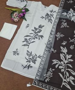 Precioso vestido de recepción de Georgette Salwar Kameez con detalles de perlas opulentas. - Product Image 6