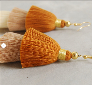 ต่างหูพู่ห้อยแฮนด์เมดสุดเก๋ - สีทอง - แบบยาว - Product Image 1