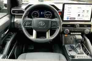 Camioneta Usada de Doble Cabina 2024, 4x4, en Buen Estado, Configuración Deportiva - Product Image 4