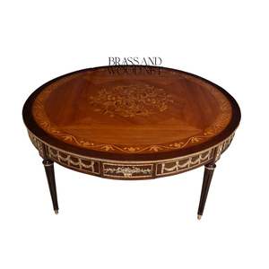 Table basse ronde de luxe avec incrustations en bois complexes et détails en laiton pour une décoration élégante du salon - Product Image 1