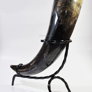 Craftsy Home Viking Corne à boire de qualité, faite à la main, polie, style ange, couleur naturelle, support métallique, prix économique, 200-500 ml - Product Image 1