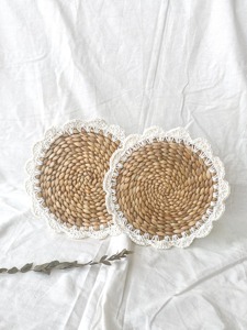 Napperon en jacinthe d'eau bordure de fleurs en tissu Produits écologiques fabriqués au Vietnam Décoration de table Napperon tissé en gros - Product Image 3