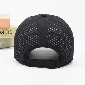 Casquette de baseball Performance à 6 panneaux pour homme, logo personnalisé, séchage rapide perforé 100% polyester - Product Image 4