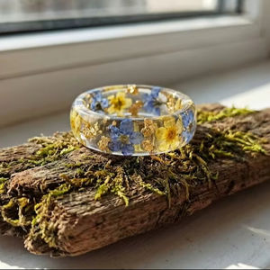 Bague élégante en bois et résine avec finition en bois et époxy artisanale, couleur et taille personnalisées, luxe moderne, rangement pour les fêtes - Product Image 1