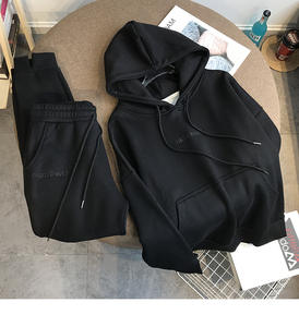 Conjunto de sudadera y pantalones de chándal recortados de 2 piezas para mujer de invierno de manga larga de algodón con logotipo personalizado al por mayor - Product Image 3