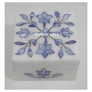 Boîte à bijoux en marbre blanc de forme rectangulaire faite à la main avec incrustation de nacre Design floral de couleur bleue Boîte de cadeau en chocolat utilisée - Product Image 1