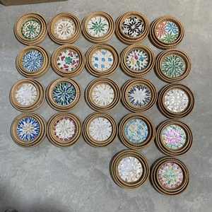 Bandeja Redonda de Mimbre con Incrustaciones de Nácar, Bandeja de Mosaico Tejida a Mano, Bandeja Decorativa de Mimbre Lacado, Cesta para Alimentos (Hoja) - Product Image 6