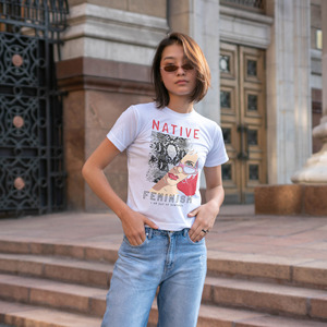 2025 T-shirts d'été écologiques pour femmes T-shirts à la mode avec des couleurs unies et un nouveau design pour la vente en gros - Product Image 4