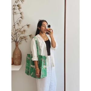 Bolso Tote Mediano Verde Esmeralda Jungle Joy con Forro de Algodón y Bordado - Product Image 1