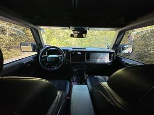 Bronco 2023 V6 bi-turbo, 4 roues motrices, différentiels blocables avant et arrière, packs Lux et High - Product Image 4