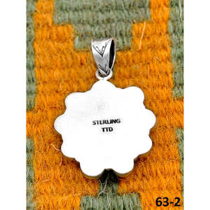 Pendentif Paloma fait main du Sud-Ouest, en turquoise, diamant et zircon, serti clos en or rose, motif floral, en argent sterling plaqué rhodium et or - Product Image 2