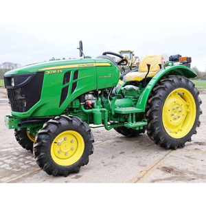 Petit tracteur Joh-n Deere d'occasion propre et entretenu, moteur puissant, excellente prise de force et grande maniabilité - Product Image 5