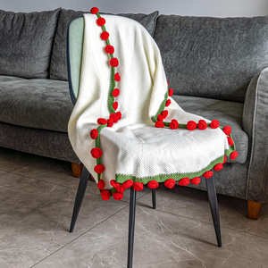 Manta de Flores de Rosa Tejida a Crochet, Hecha a Mano, para el Hogar - Product Image 1