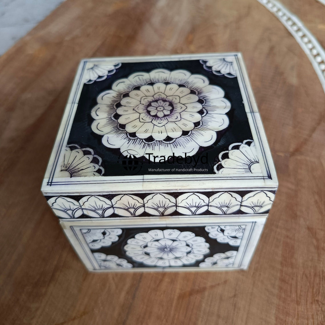 Available in different Colors