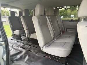 MÁS VENDIDO EN 2019: NI-SS-AN N-V 35-00 CON TRANSMISIÓN AUTOMÁTICA, MOTOR V6, 13 PLAZAS - Product Image 2