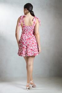 Robe courte indienne en coton biologique faite à la main pour les femmes à la mode imprimé floral vêtements d'été cadeau d'anniversaire écologique - Product Image 4