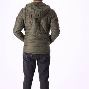 2024 personnalisé hommes élégant matelassé doudoune High Street Style uni léger pour l'hiver col à capuche - Product Image 3