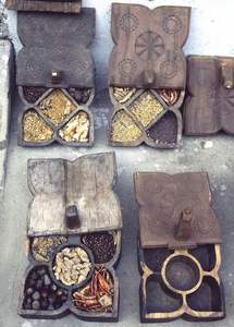 COMES NATURAL WOODEN Premium Printed Home Wooden Tabletop Spice Box With Separate Compartments for Spices and Dry Fruit - Product Image 5