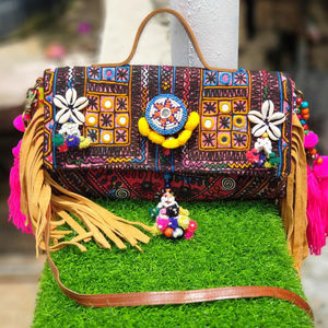 Pochette Boho en soie brodée avec diamant perlé et strass sac à main de soirée peint à la main pour les occasions formelles - Product Image 1