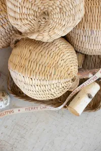 Décoration de noël en jonc de mer rond tissé, ornement de noël, boule d'herbe de mer, décor pour arbre de noël suspendu - Product Image 3