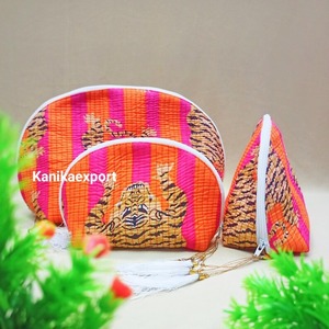 Sac de toilette en coton matelassé imprimé à la main, sac de toilette artisanal, sac à cosmétiques, imprimé à la main, accessoires de voyage, trousse de maquillage, vacances - Product Image 1