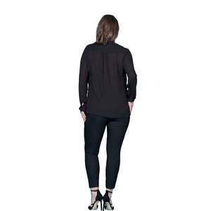 Blusa da donna a maniche lunghe con collo doppio petto in tessuto Jesica Plus Size - Product Image 3