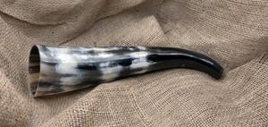 Cuerno Nórdico Pulido Ecológico de Cuerno de Búfalo Natural con Correas de Cuero - Estilo Feng Shui y Religioso - Product Image 5