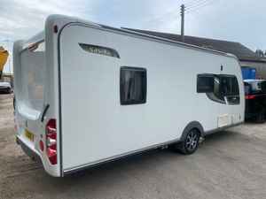 RV คาราวานเดินทางแคมป์สองเพลารถออฟโรดรถพ่วงสามเตียงคาราวานสำหรับครอบครัวแบบออฟโรดหรูหราพร้อม Ensuite - Product Image 6