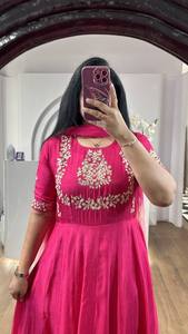 Rose ombré Chinnon soie Anarkali élégant brodé longue robe évasée Silhouette pour la fête de mariage porter pour l'été hiver - Product Image 3