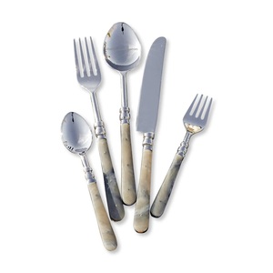 Caro juego de cubiertos de metal plateado con mango de resina de cuerno para el hogar y hoteles Vajilla de mesa Juegos de cubiertos para comer - Product Image 2