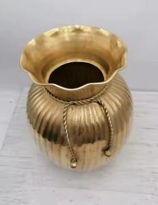 Jarrón de metal estilo maceta con estilo dorado para decoración elegante del hogar Centro de mesa de lujo y exhibición floral o decorativa moderna - Product Image 4