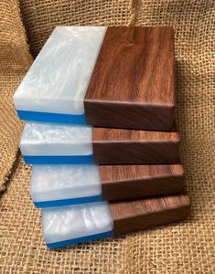 Ensemble de sous-verres en bois et résine époxy très demandé, sous-verres en bois et résine, tapis et coussinets à café de Quality Enterprises - Product Image 1