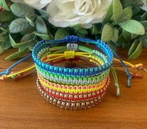 Pulsera de la amistad, BFF, pulsera tejida de surf, nudo cuadrado de macramé - Product Image 1