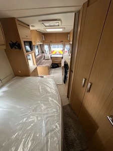 Mini caravana plegable Bailey Pageant de 6 plazas con suspensión independiente y litera fija para acampar en 4 personas - Product Image 2