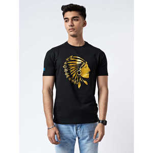 Camiseta Negra con Gráfico en Relieve para Hombre - Product Image 2