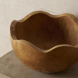 Le meilleur bol en teck massif avec une finition brun foncé et un motif ondulé pour la salle à manger. - Product Image 3