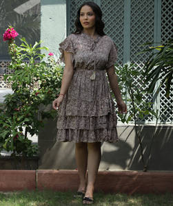 Robe modeste pour femme Robe à manches papillon en soie imprimée Sari Taille haute Trois couches Jupe mi-longue pour femme pour l'été et la fête - Product Image 3