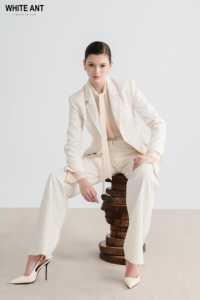 Blouses Pour Femmes Haute Qualité De Luxe ESBER À MANCHES LONGUES PLUME BLOUSE Boîtes Emballage Durable Mode Professionnel Usine - Product Image 6