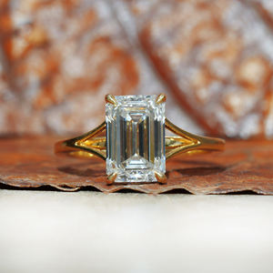 Anillo de Compromiso de Tres Piedras con Diamante Cultivado en Laboratorio de Corte Esmeralda de 3.0 Ct, Estilo Bohemio para Mujer, Certificado IGI, Oro Amarillo de 14K - Product Image 4