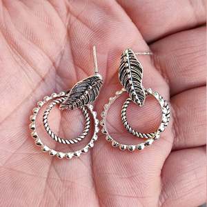 Pendientes de Plata de Ley 925 con Diseño de Hoja, Hechos a Mano, Estilo Boho, Doble Aro Colgante, Diseño Único Inspirado en la Naturaleza, Patrón Vegetal - Product Image 5